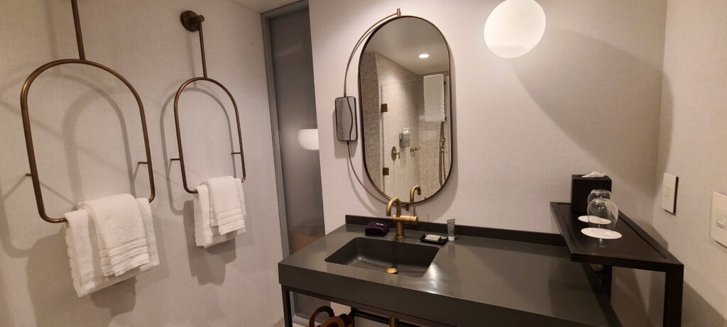 Review: Hotel Citrine, Palo Alto, a Tribute Portfolio 11 Hotel Citrine Bathroom Sink & Mirror