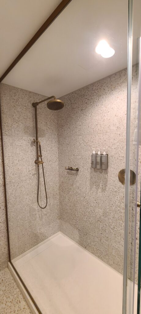 Review: Hotel Citrine, Palo Alto, a Tribute Portfolio 14 Hotel Citrine Shower