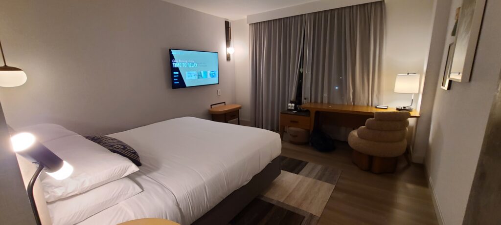 Review: Hotel Citrine, Palo Alto, a Tribute Portfolio 7 Hotel Citrine Bed and Desk