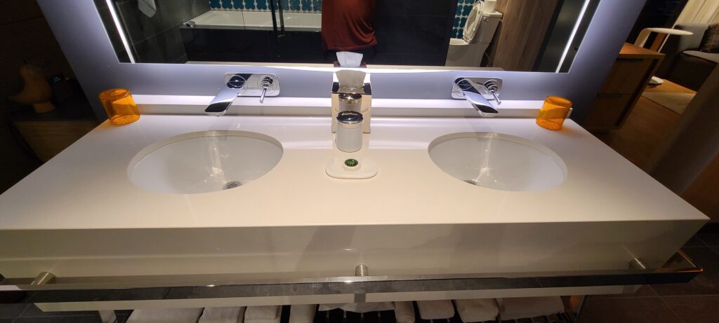 Hotel Nia Sinks