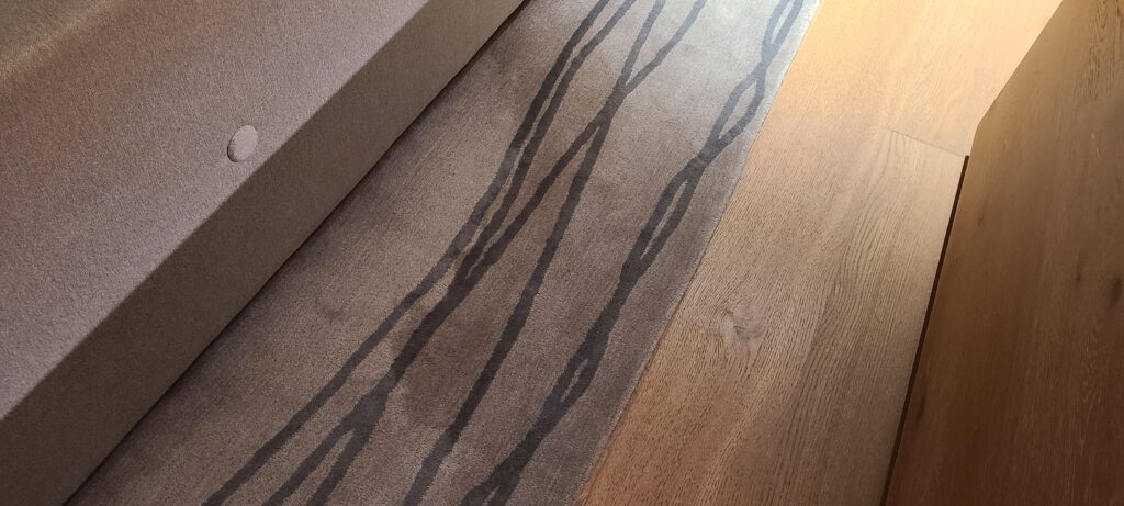 Hotel Nia Dirty Bedroom Rug