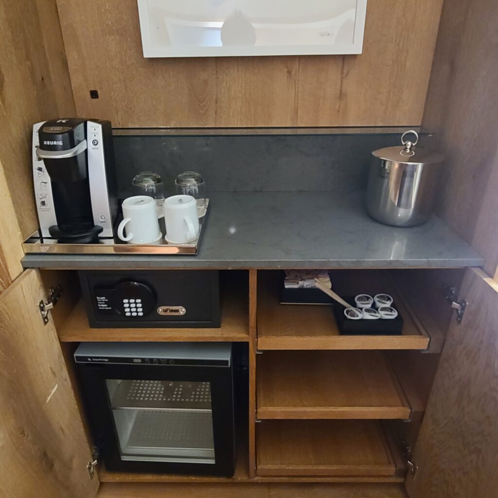 Hotel Nia Suite Pantry