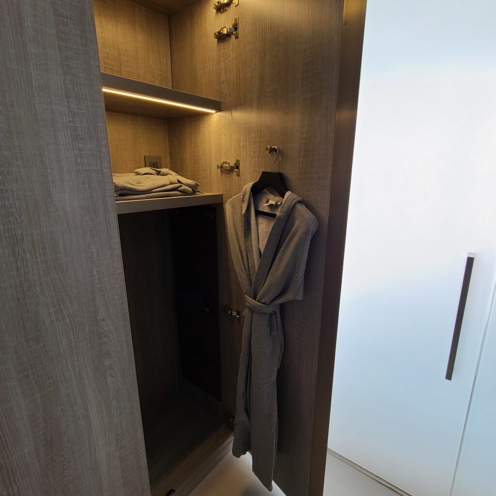 Review: TETRA Hotel, Autograph Collection 19 TETRA Hotel Bathrobe