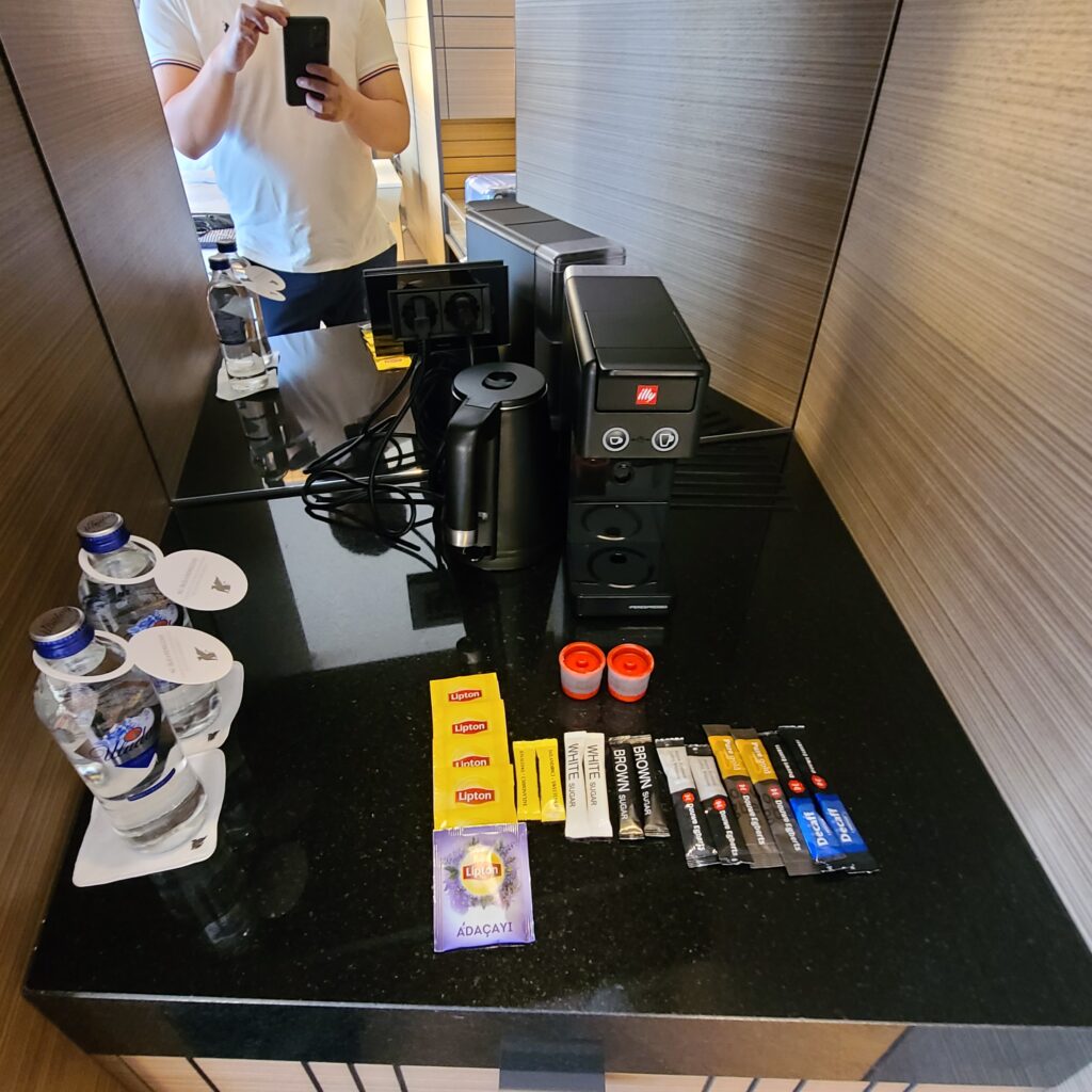 JW Marriott Istanbul Marmara Sea Deluxe Room Pantry