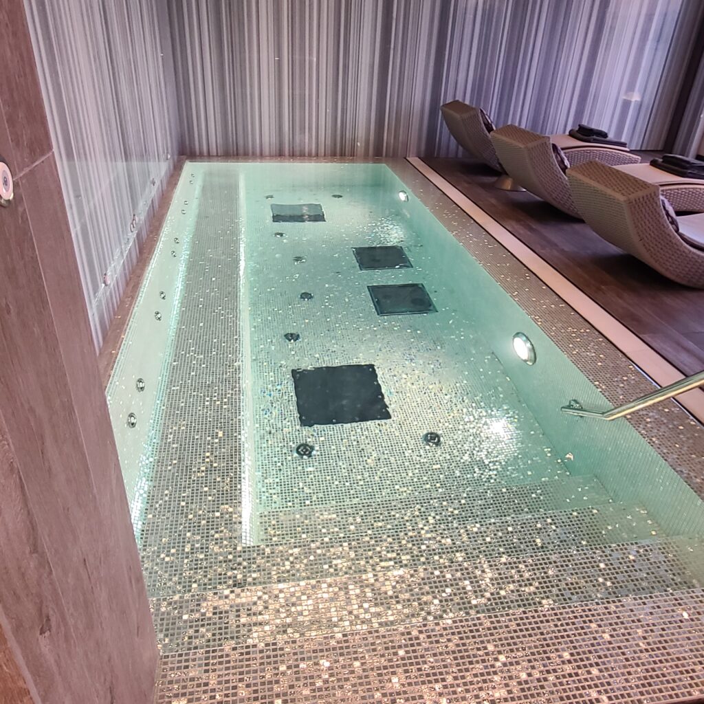 JW Marriott Istanbul Marmara Sea Indoor Jacuzzi