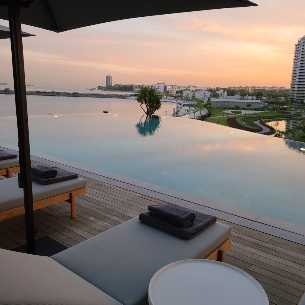 JW Marriott Istanbul Marmara Sea Outdoor Infinity Pool