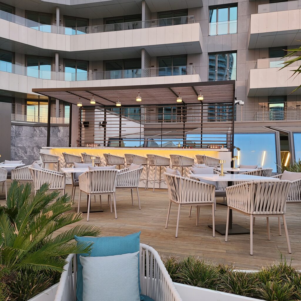 JW Marriott Istanbul Marmara Sea Outdoor Poolside Bar