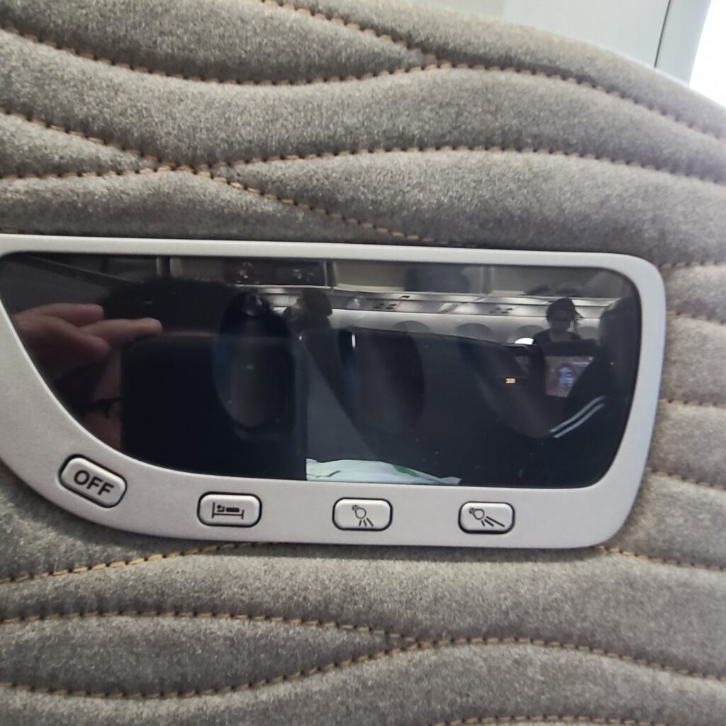 Review: Turkish Airlines Business Class Boeing 787-9 Dreamliner (IST-SFO) 18 Turkish Airlines Business Class 787 Reading Lights