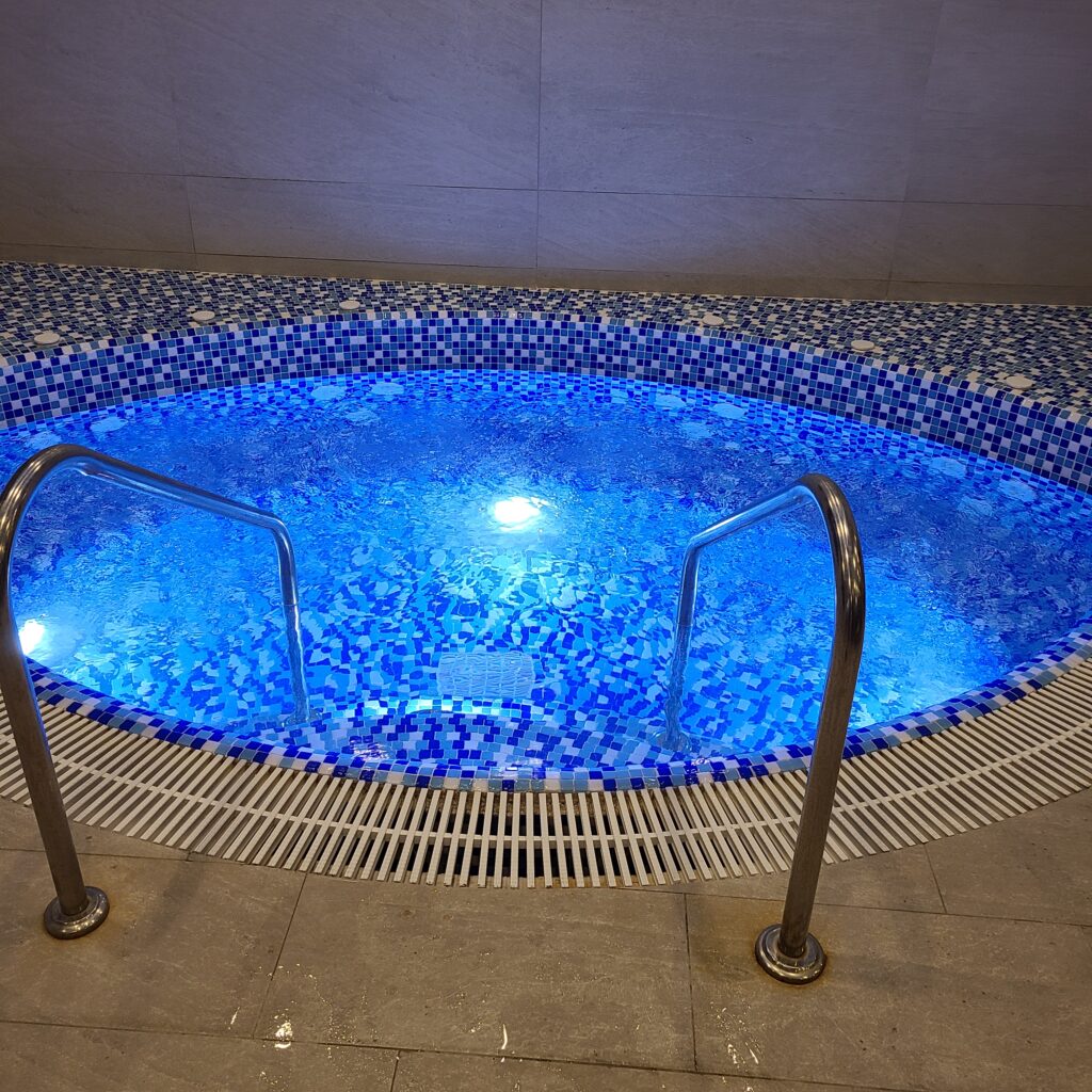 Courtyard by Marriott Tashkent Jacuzzi