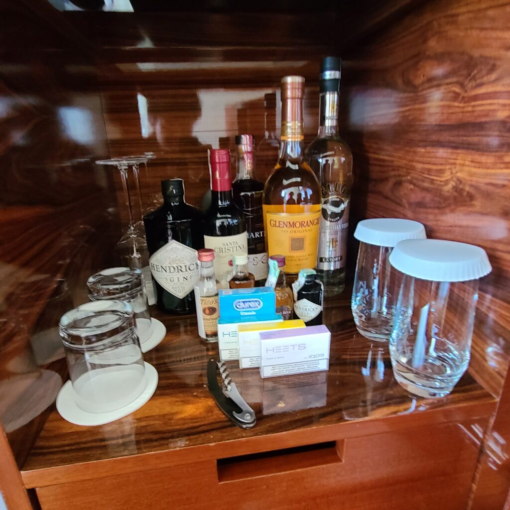 The Ritz-Carlton, Almaty Junior Suite Pantry