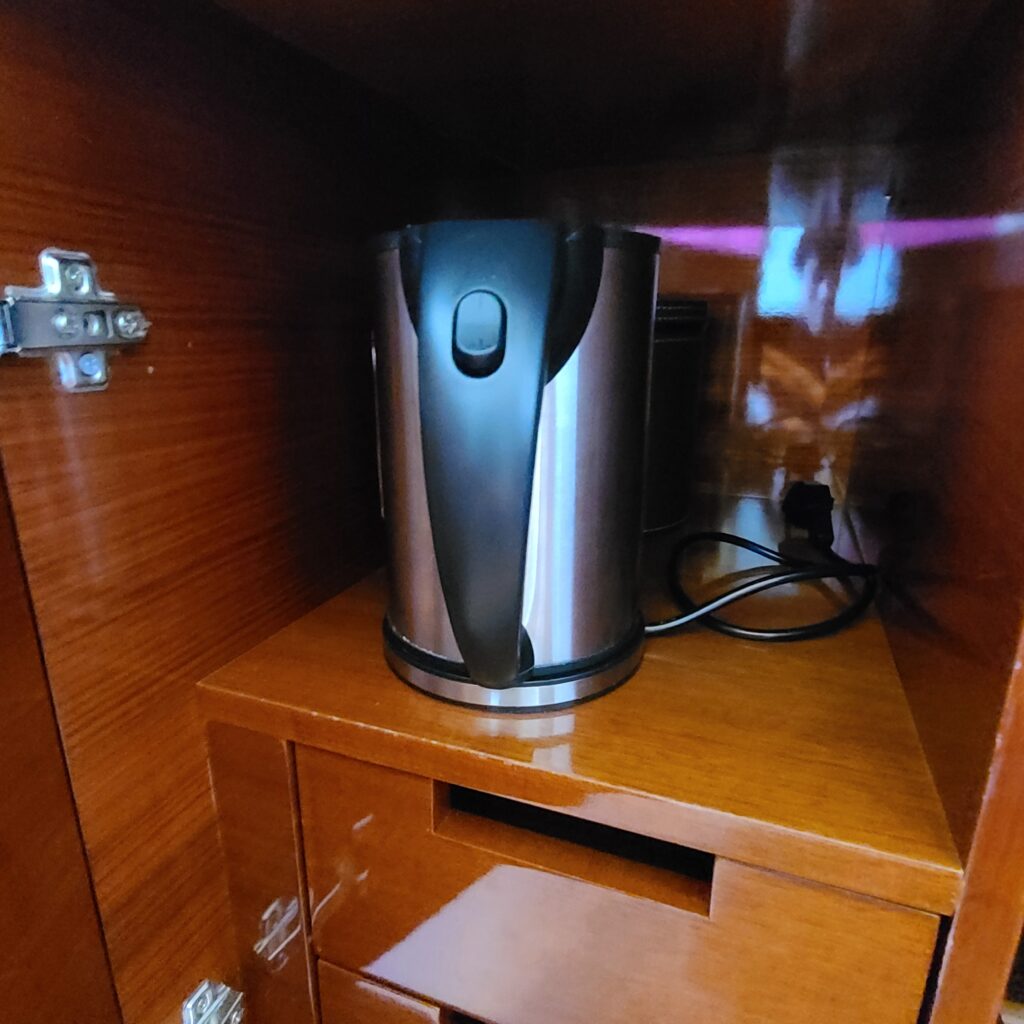 The Ritz-Carlton, Almaty Junior Suite Pantry