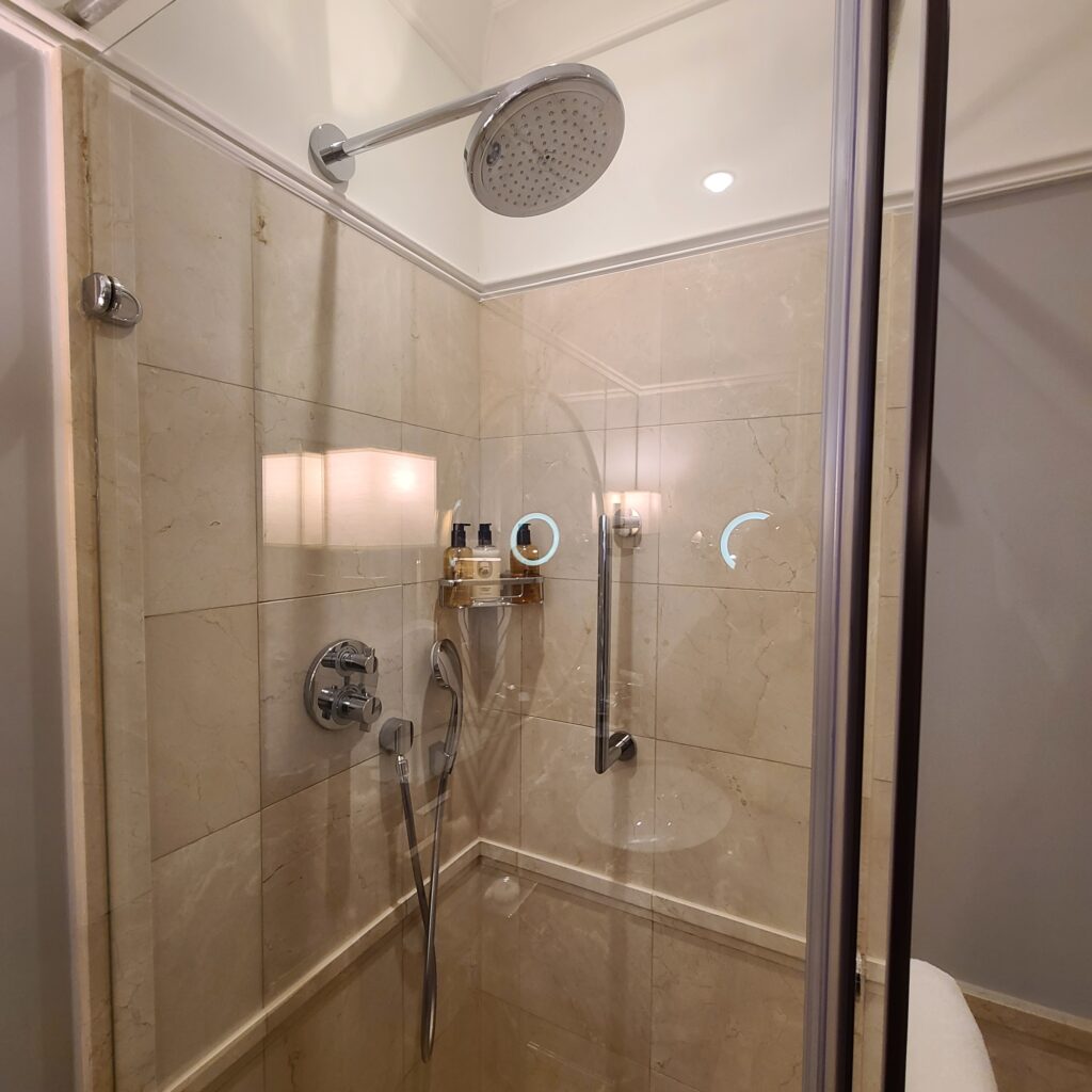 The Ritz-Carlton, Budapest Showers