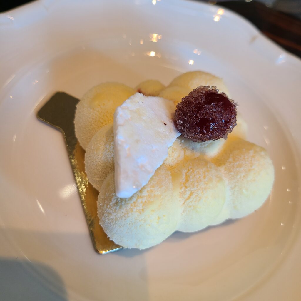 The Ritz-Carlton, Budapest Kaffe Wien White Forest Cake