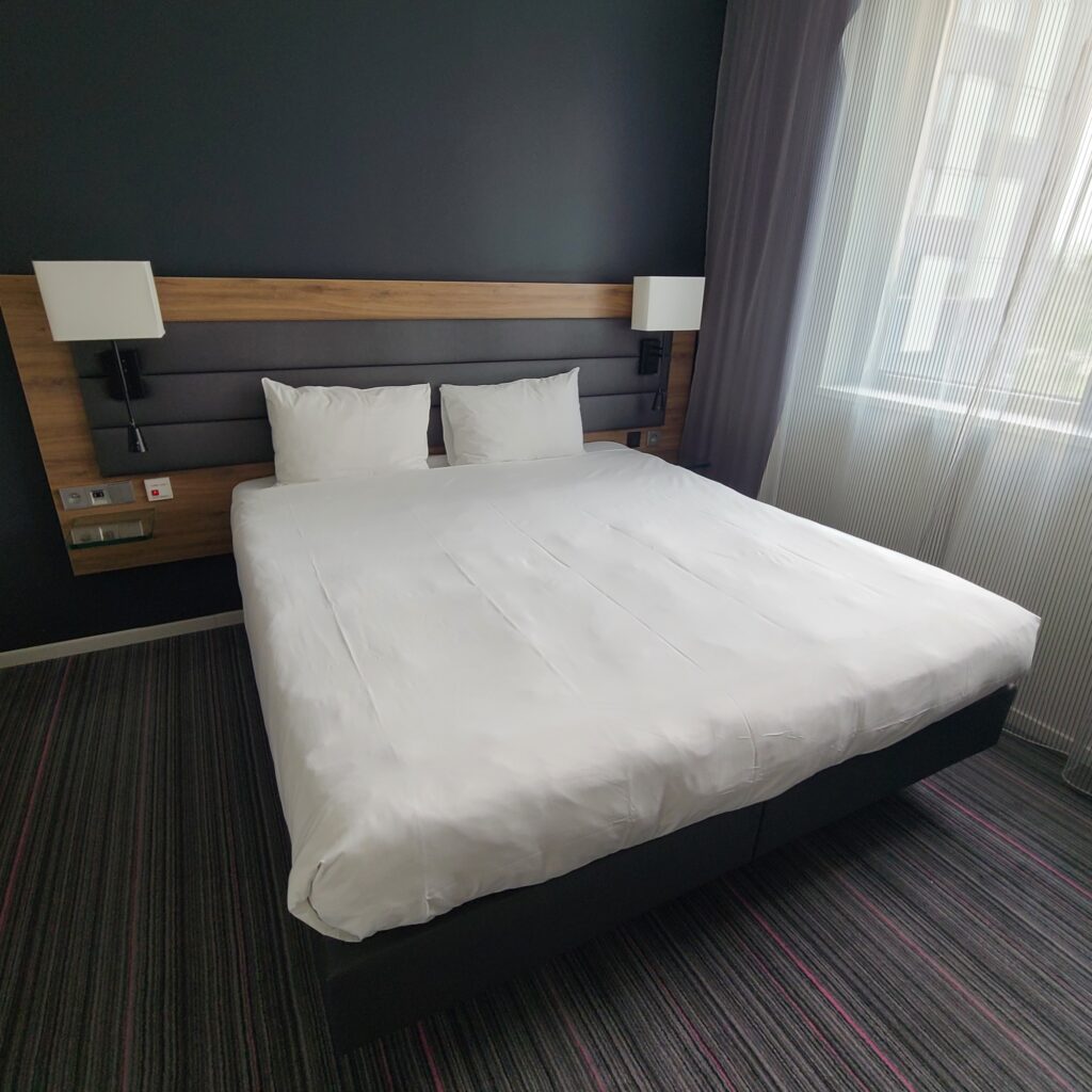 Moxy Paris CDG Moxyfied Family Sleeper Queen Bed