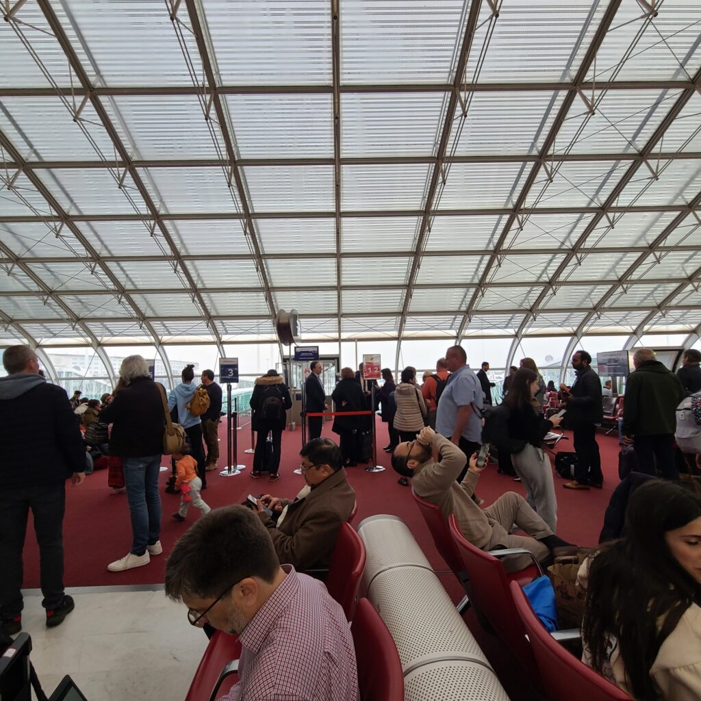 Review: Air France Business Class Airbus A320 (CDG-PRG) 3 CDG Terminal 2F Boarding Gate