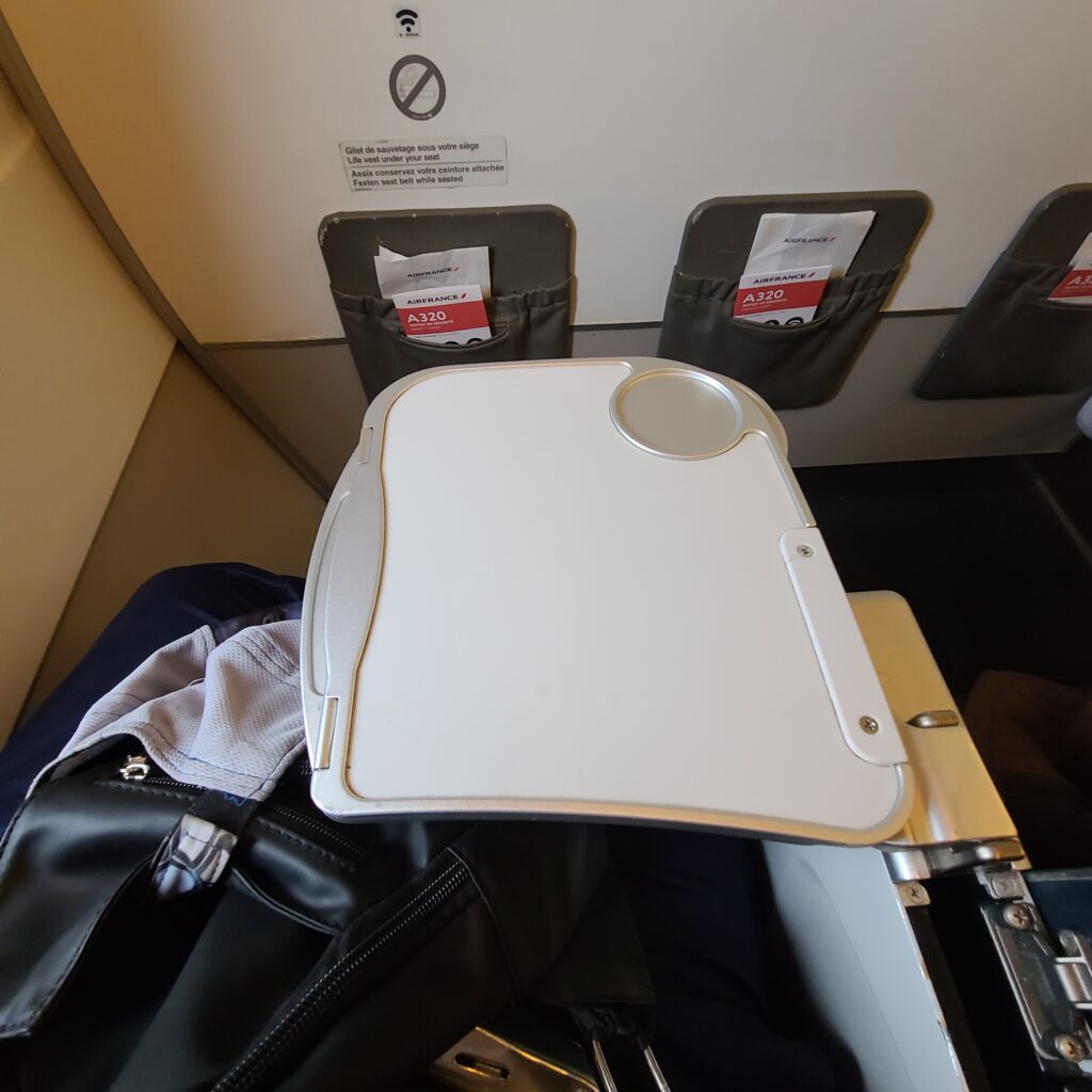 Review: Air France Business Class Airbus A320 (CDG-PRG) 6 Air France Business Class Airbus A320 Tray Table Half Folded