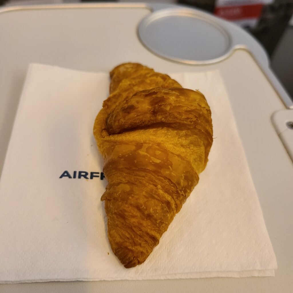 Review: Air France Business Class Airbus A320 (CDG-PRG) 8 Air France Business Class Airbus A320 Croissant
