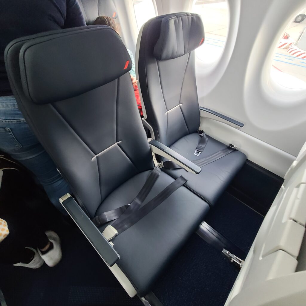 Review: Air France Airbus A220-300 Economy Class (FCO-CDG) 6 Air France Airbus A220-300 Economy Class
