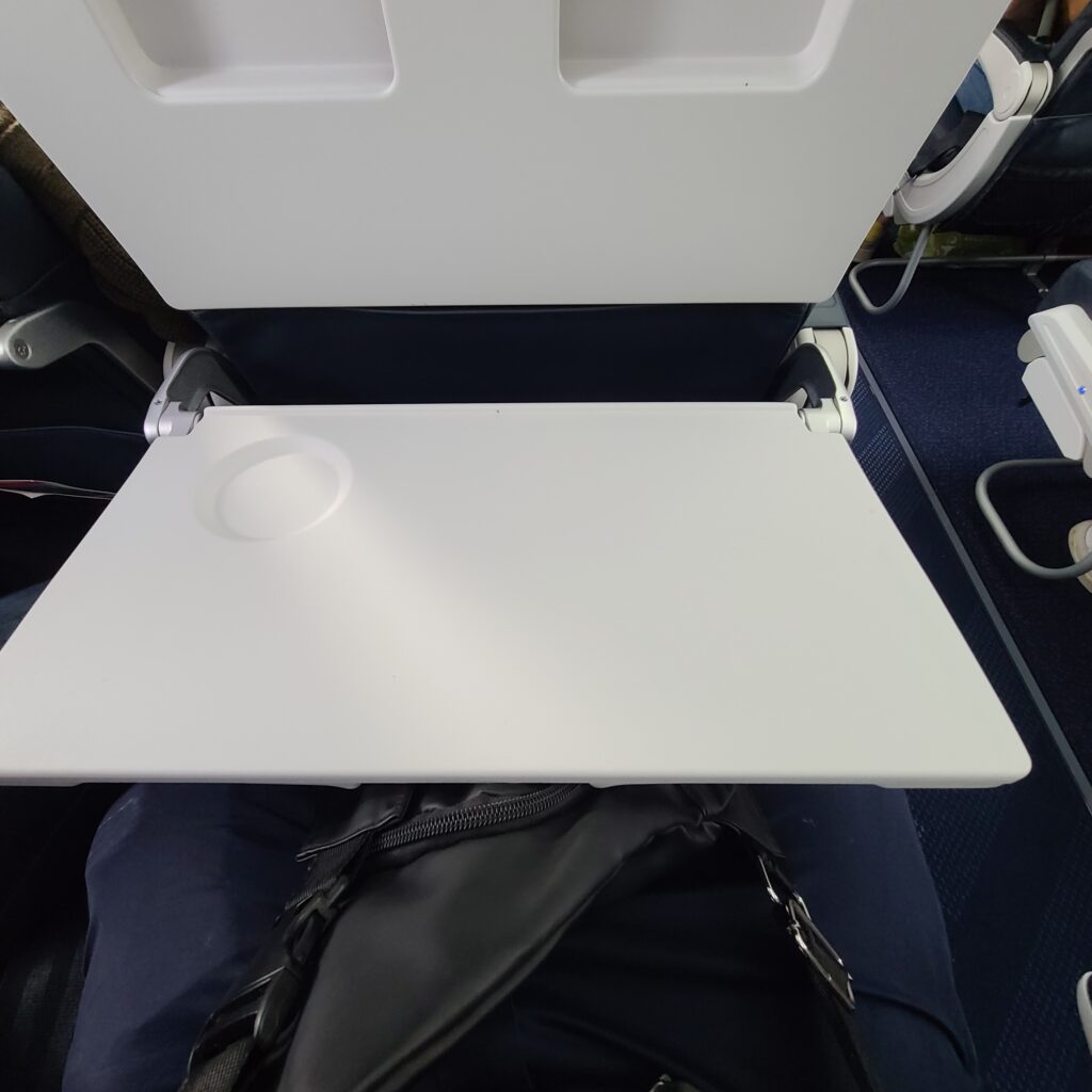 Review: Air France Airbus A220-300 Economy Class (FCO-CDG) 10 Air France Airbus A220-300 Tray Table