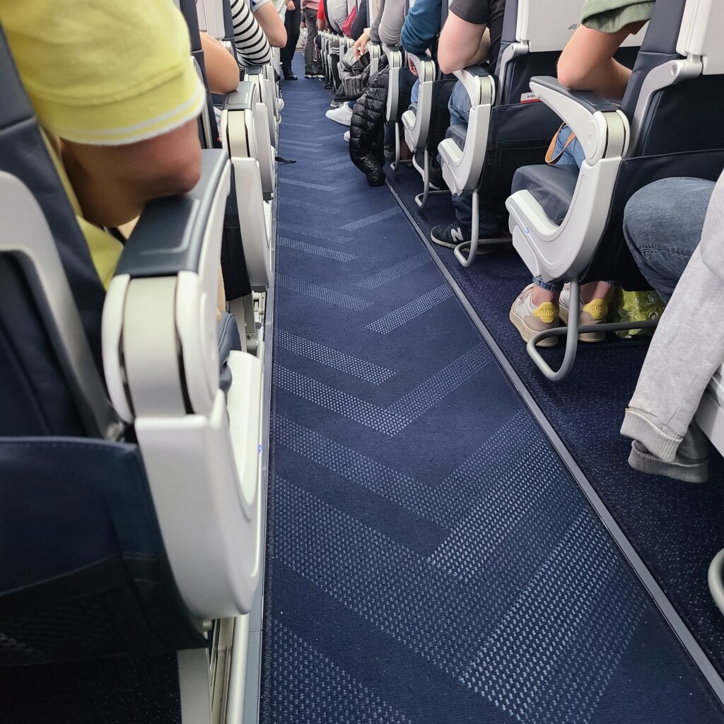 Review: Air France Airbus A220-300 Economy Class (FCO-CDG) 13 Air France Airbus A220-300 Aisle