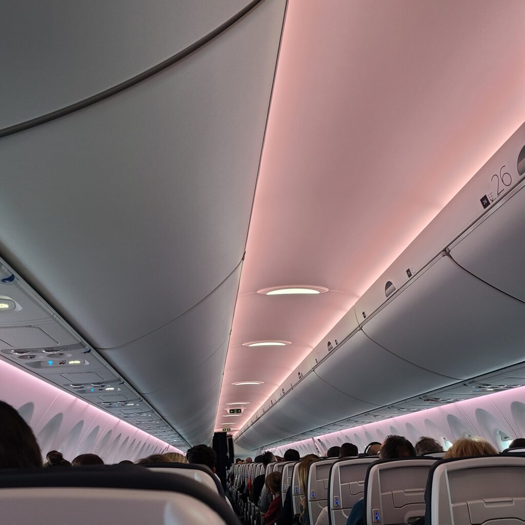 Review: Air France Airbus A220-300 Economy Class (FCO-CDG) 14 Air France Airbus A220-300 Cabin Lighting