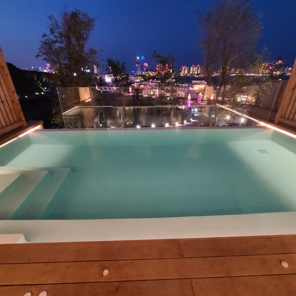 Katara Hills Doha, Hilton LXR Villa Pool