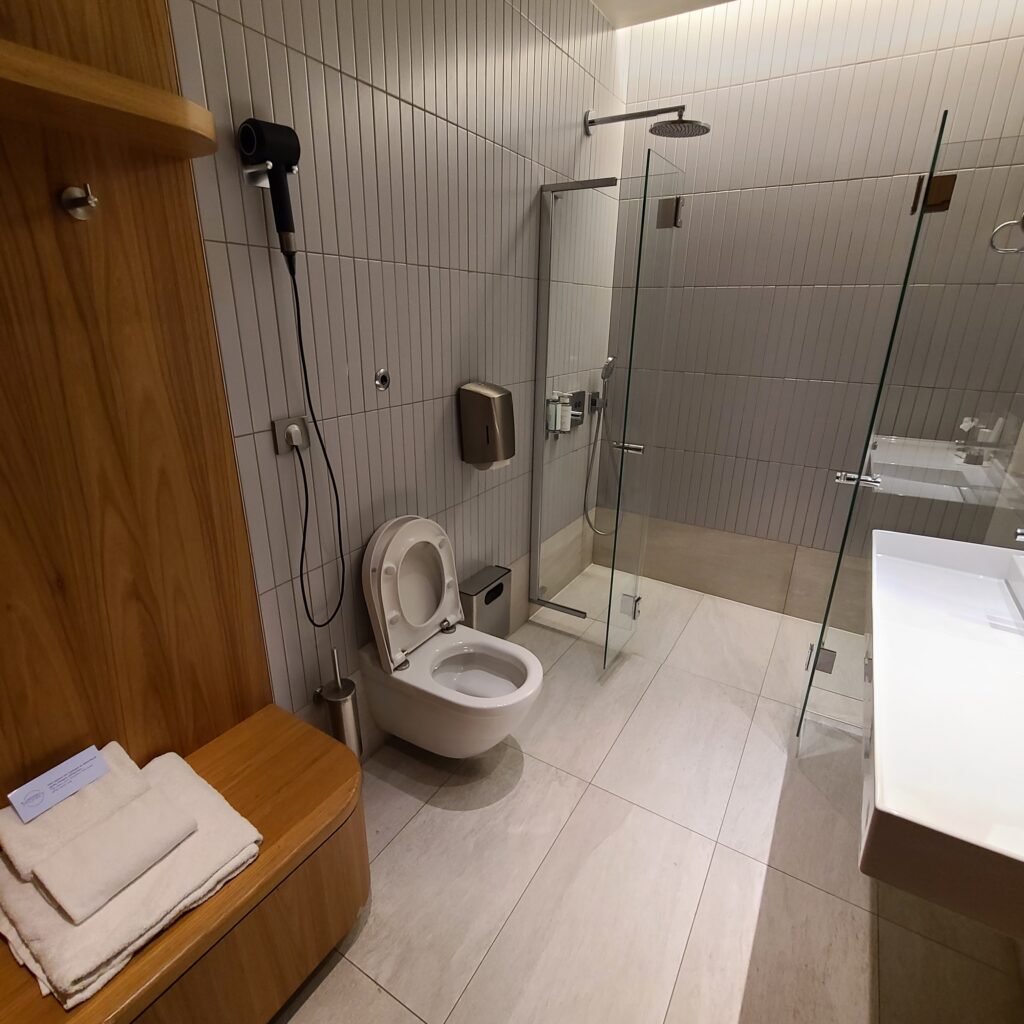 Air France Paris CDG Terminal 2F Showers