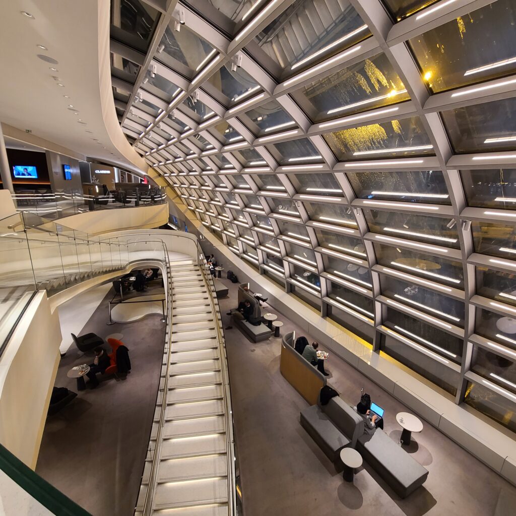 Review: Air France Business Class Airbus A320 (CDG-PRG) 2 Air France Lounge Paris CDG Terminal 2F