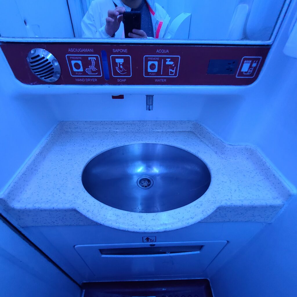 Frecciarossa Standard Class Lavatory Sink