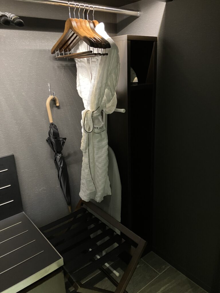 Conrad Osaka Executive Room Luggage Storage