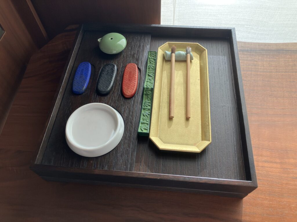 HOTEL THE MITSUI KYOTO Garden Suite Bedroom Desk Paint Brush