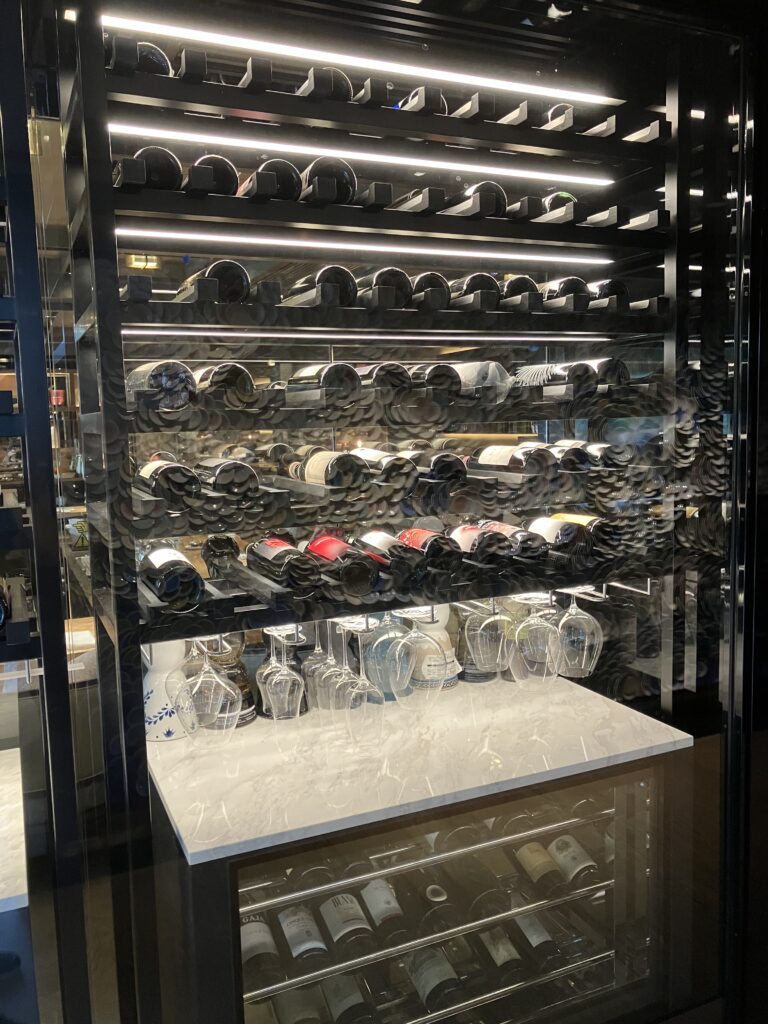 HOTEL THE MITSUI KYOTO Forni Bottle Display