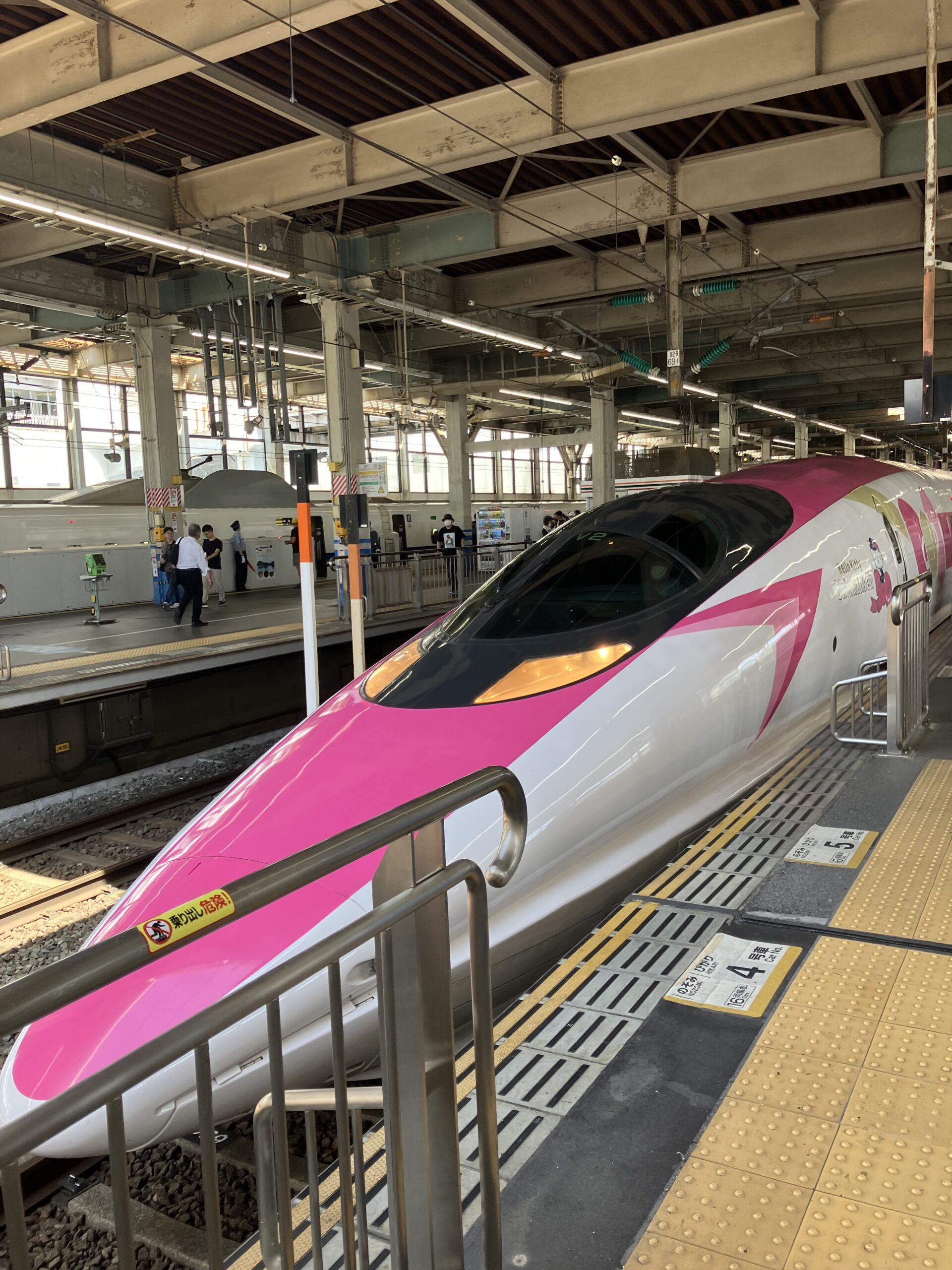 Hello Kitty Shinkansen
