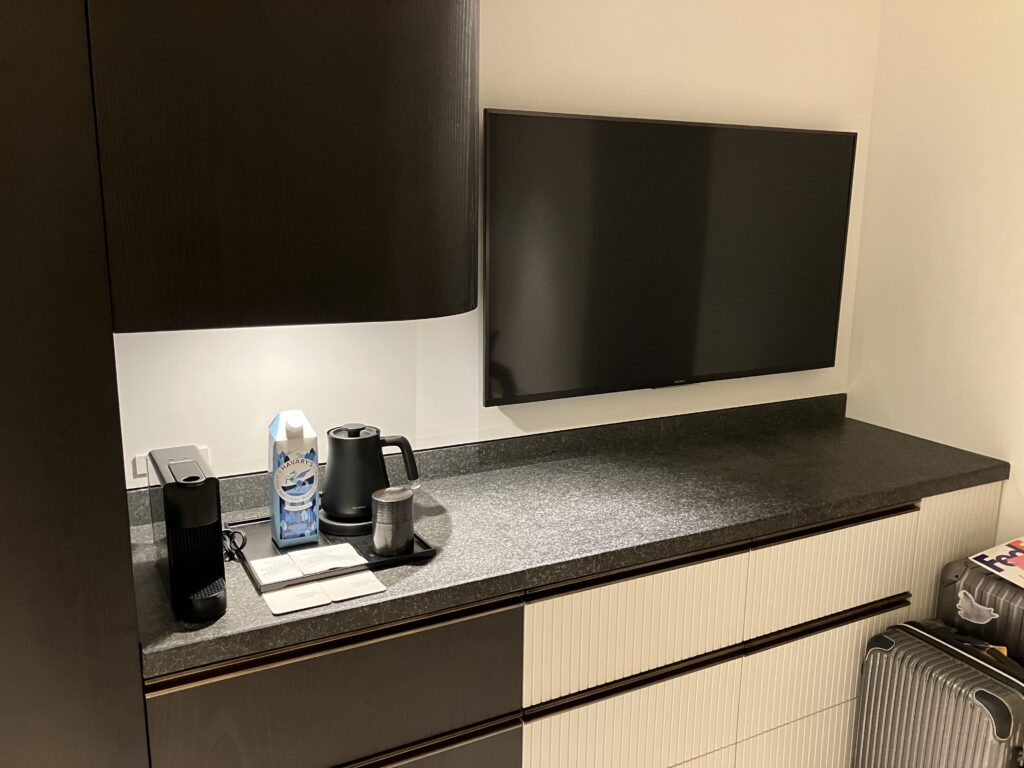 Kimpton Shinjuku Tokyo Premium Room Counter