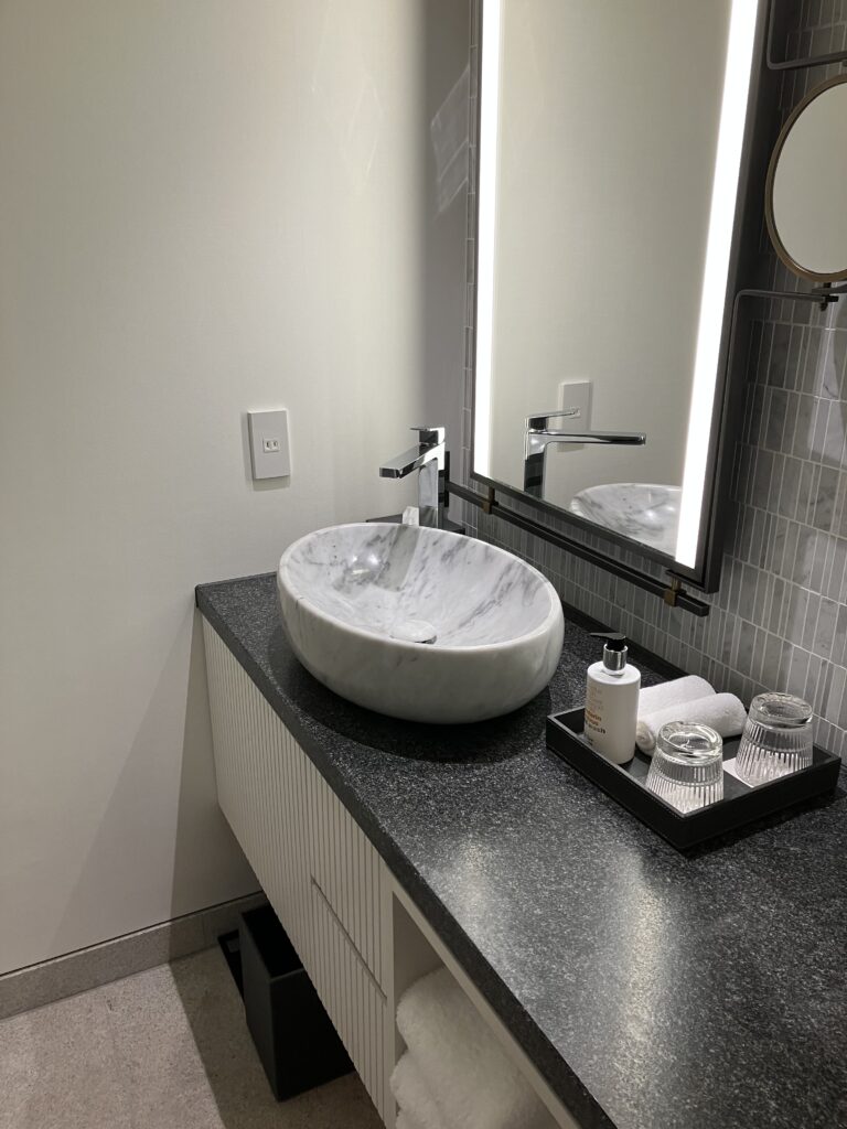 Kimpton Shinjuku Tokyo Premium Room Bathroom Sink