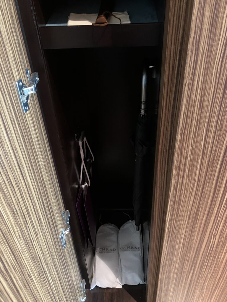 Conrad Tokyo Room Slippers & Umbrella