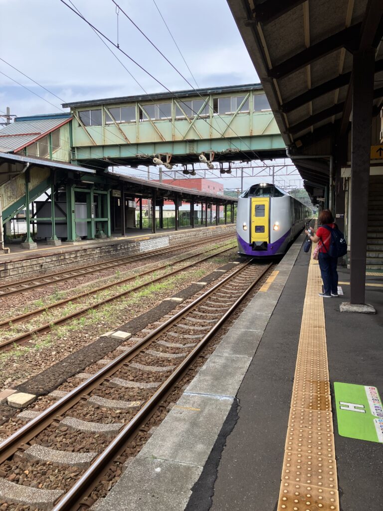 Review: Hokuto Limited Express Train (Noboribetsu-Hakodate) 5 Hokuto Limited Express approaching