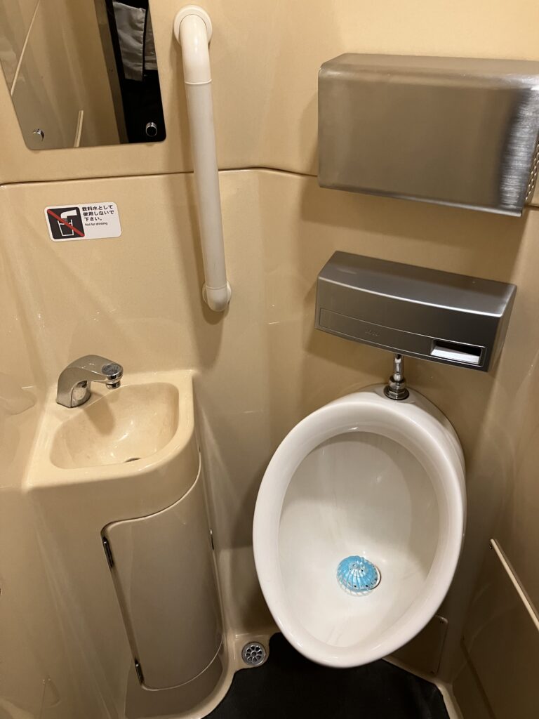 Review: Hokuto Limited Express Train (Noboribetsu-Hakodate) 13 Hokuto Limited Express Urinal Room