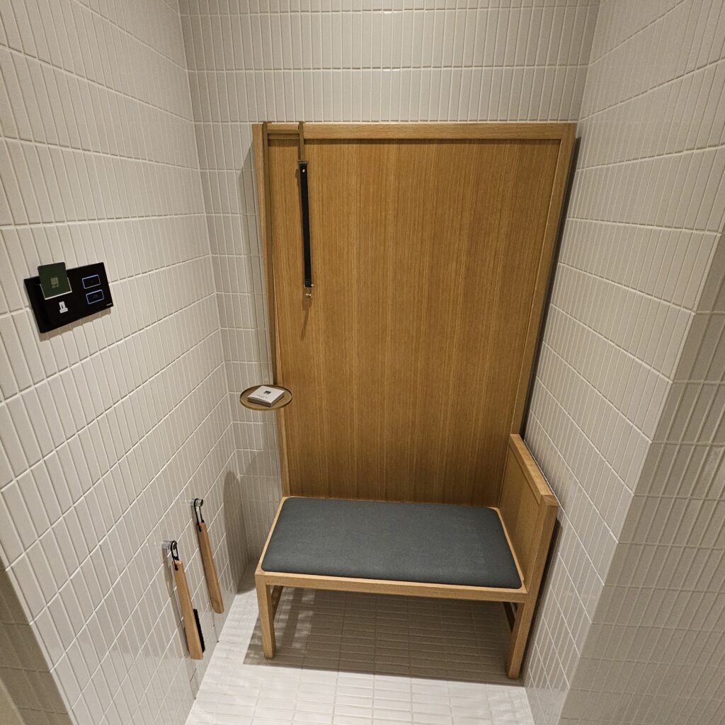 Kimpton Da An Shoe Bench