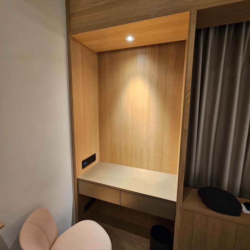 Kimpton Da An Work Desk