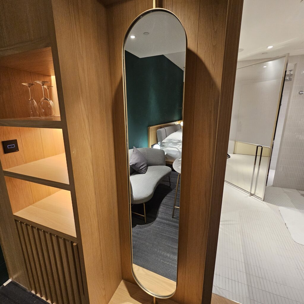 Kimpton Da An Room Mirror