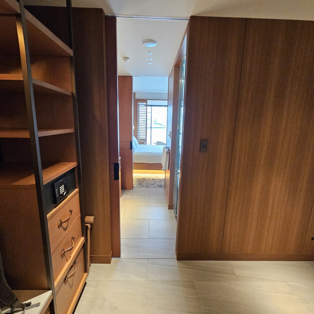 InterContinental Yokohama Pier 8 Classic Room Entryway