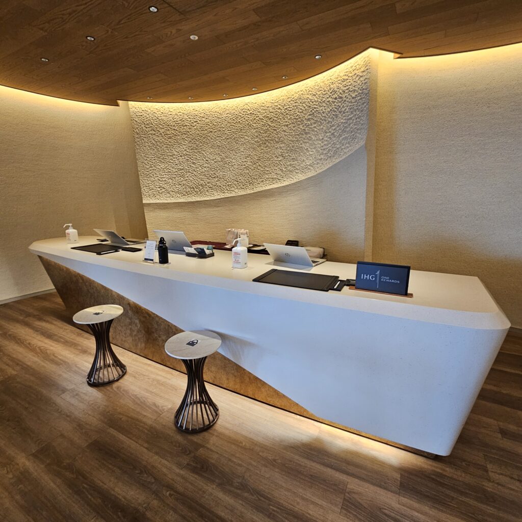 InterContinental Yokohama Pier 8 Front Desk