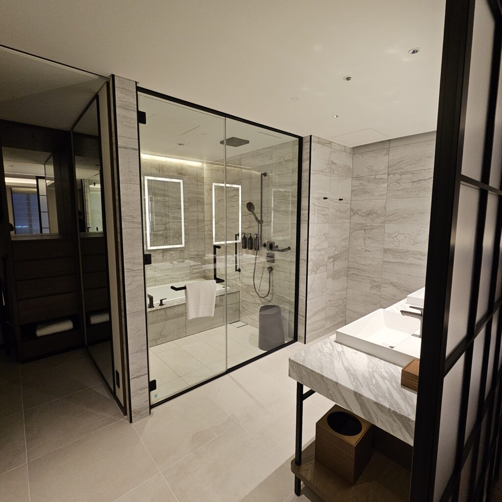 Sakurajima Suite Bathroom