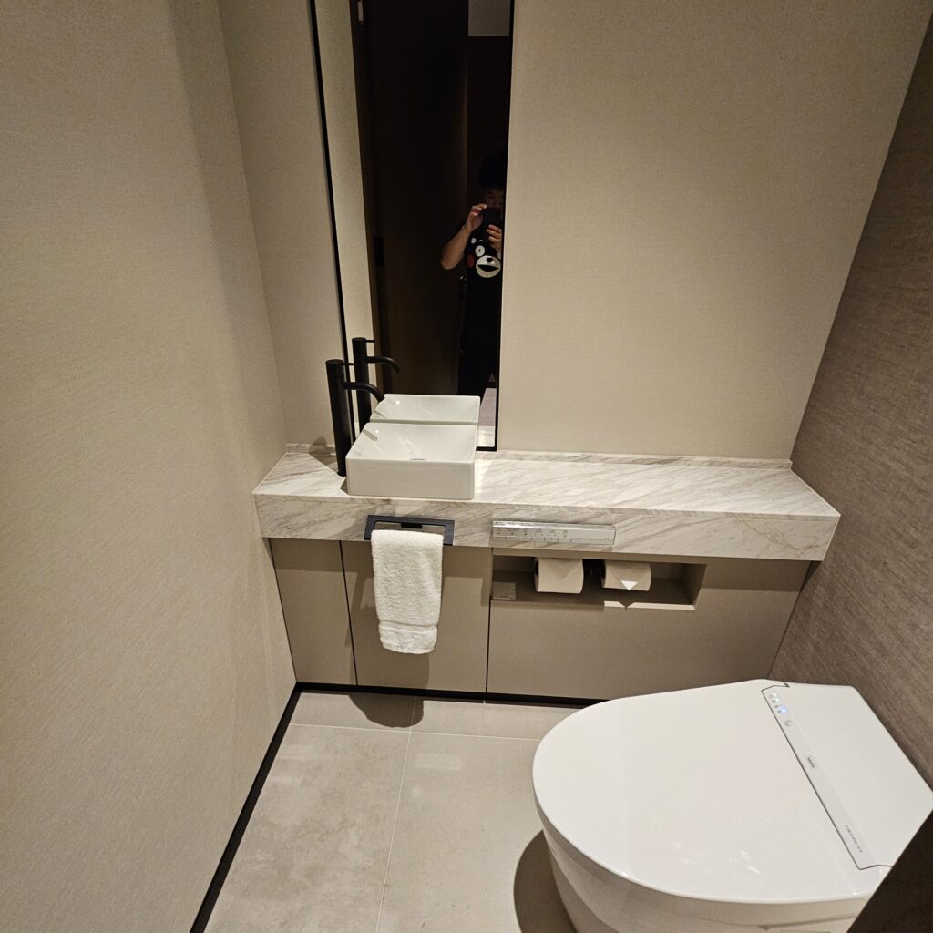 Sakurajima Suite Half Bath