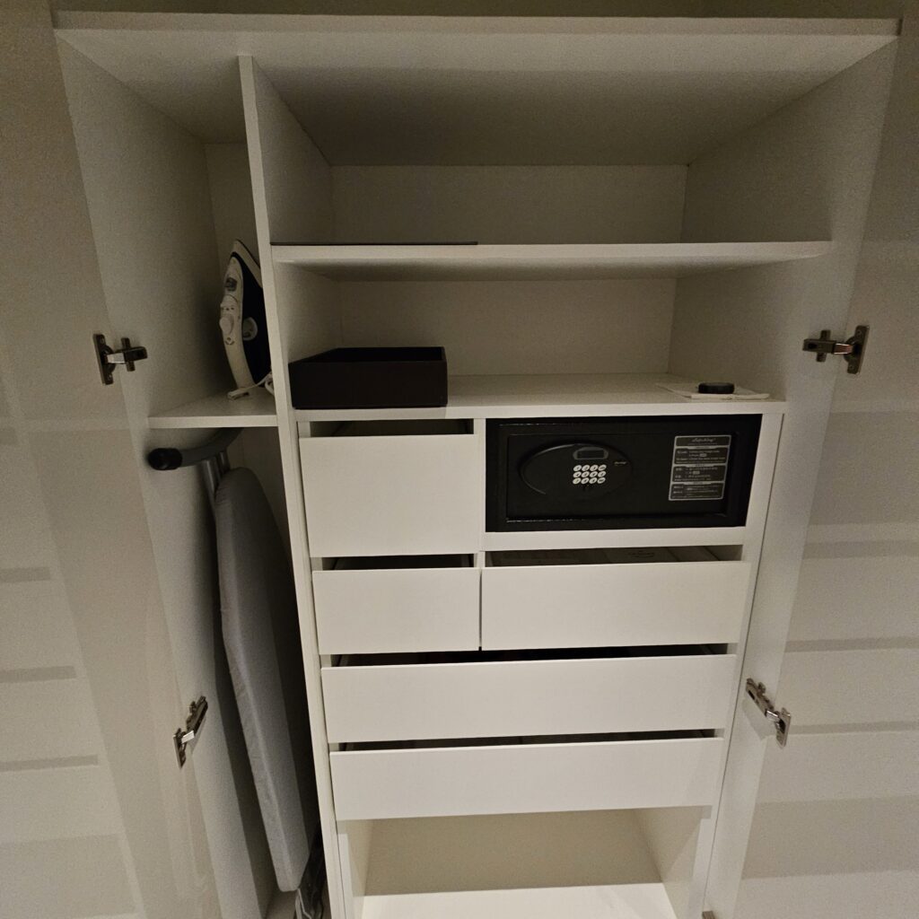 The Prince Gallery Tokyo Deluxe Room Closet