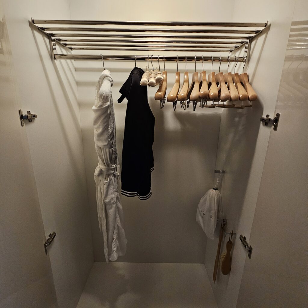 The Prince Gallery Tokyo Deluxe Room Closet