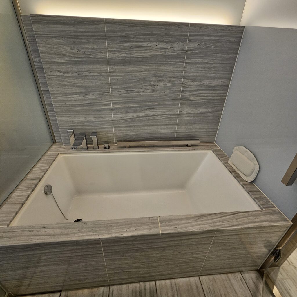 The Prince Gallery Tokyo Bathtub