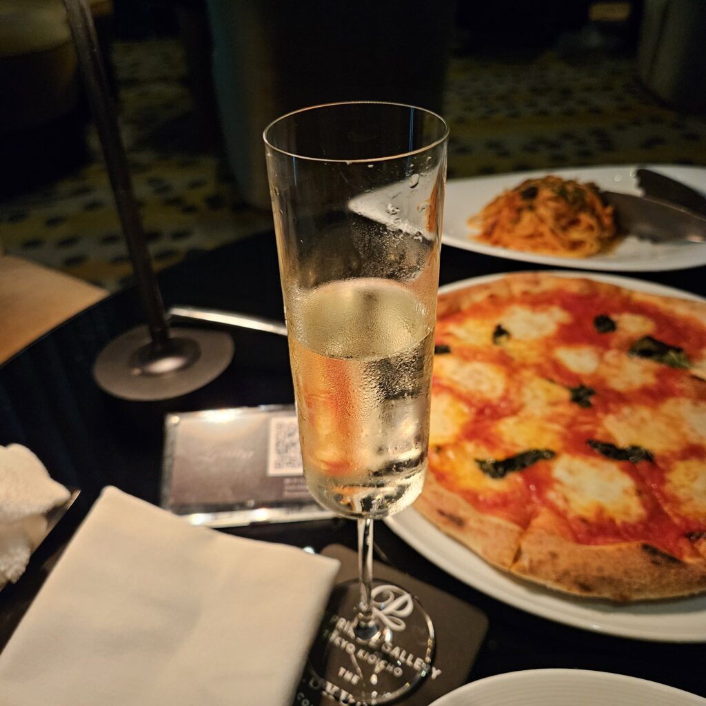 Sky Gallery Lounge Levita Champagne