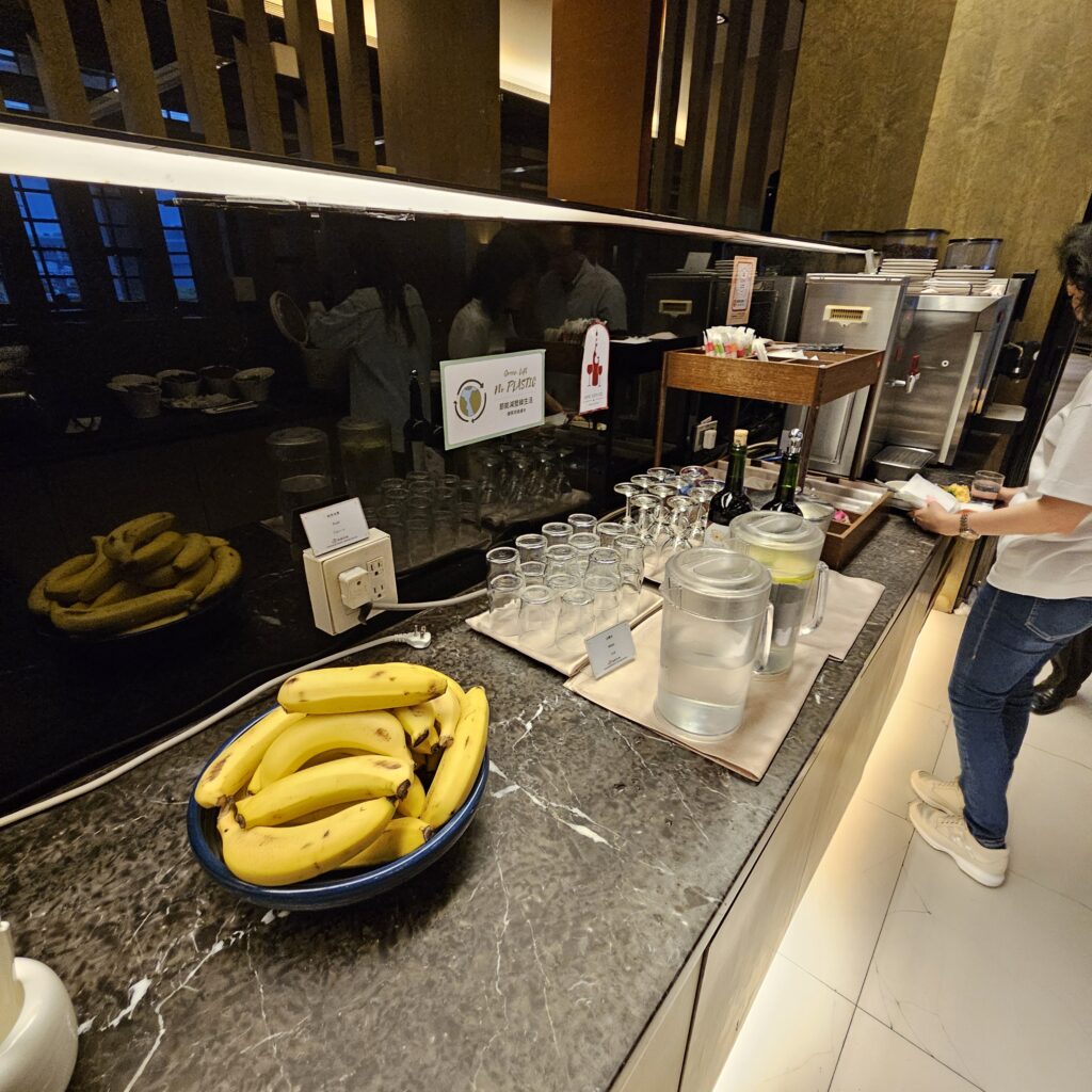 Review: Taipei Songshan Airport VIP Lounge (TSA) 9 Taipei Songshan VIP Lounge Food